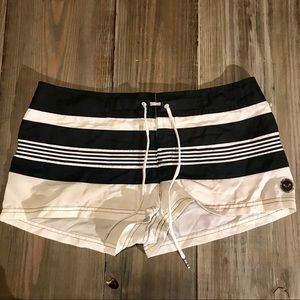Roxy size 9 board shorts black as white striped